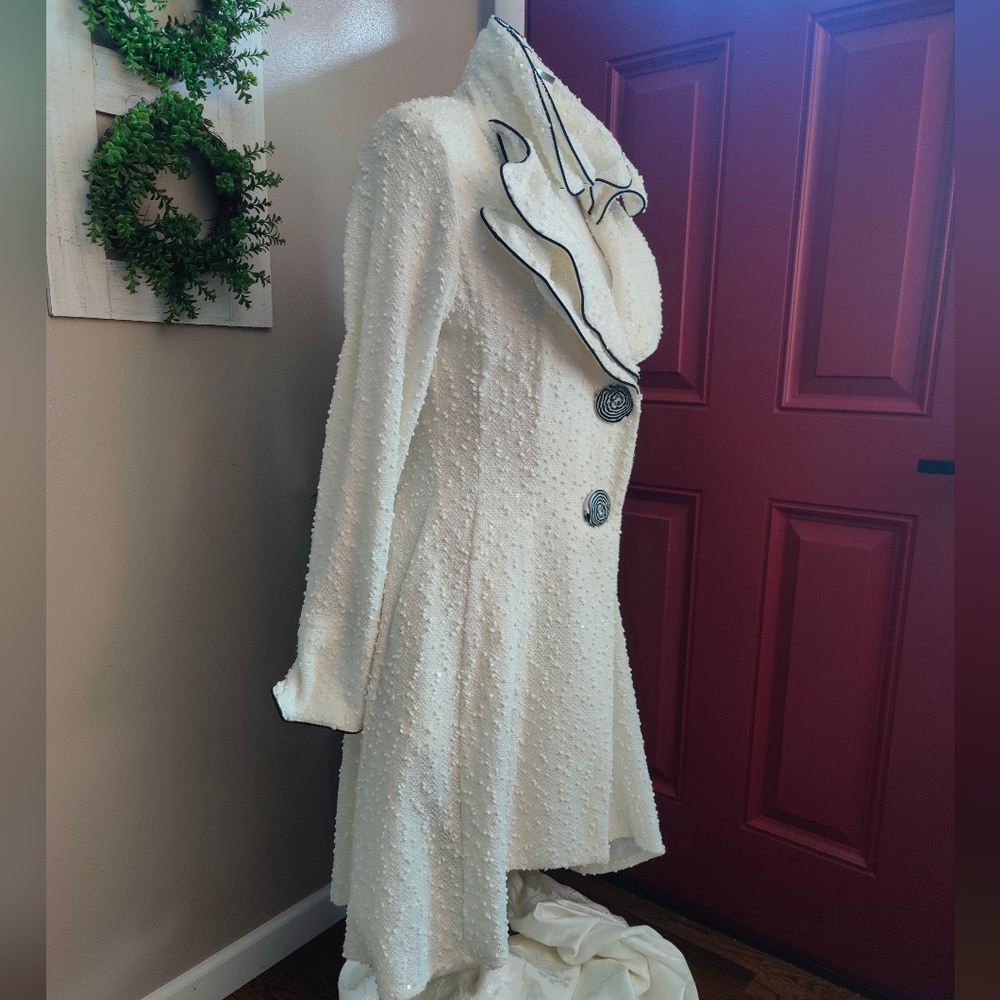 Design Today's Elegant White Black Rimmed Whimsical Coat Women's Size M - Picture 3 of 11